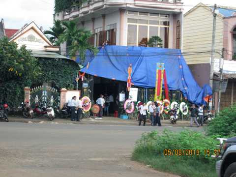 tự sát, tham ô, tiền tỷ, nhà riêng,pháp luật