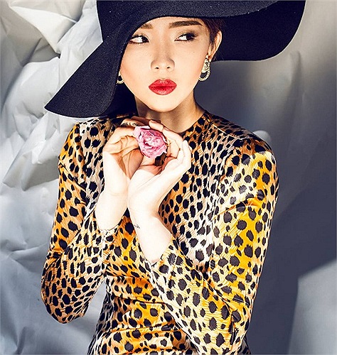 Ca sỹ Tóc Tiên già dặn và chững chạc trong bức ảnh mới.