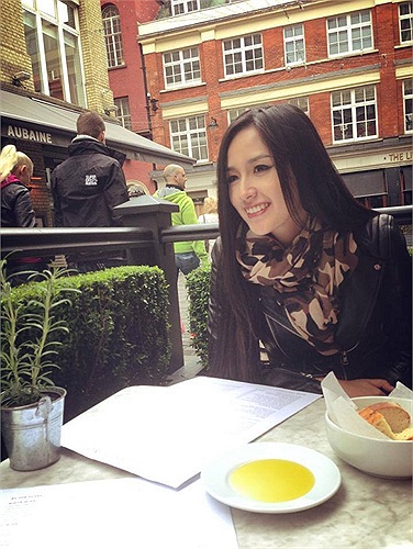 Mai Phương Thúy vẫn đang có chuyến du lịch ở Scotland.