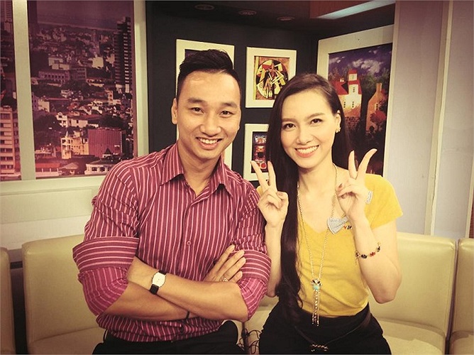 Còn khi đứng cạnh người đẹp thì điển trai hết mức.