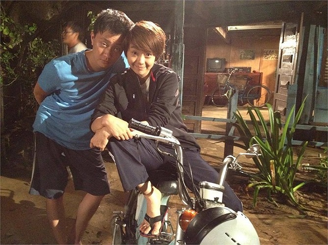 Minh Hằng liên tục chia sẻ những hình ảnh của bộ phim mới.