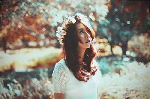 Hotgirl Quỳnh Anh Shyn như nàng công chúa ngơ ngác.