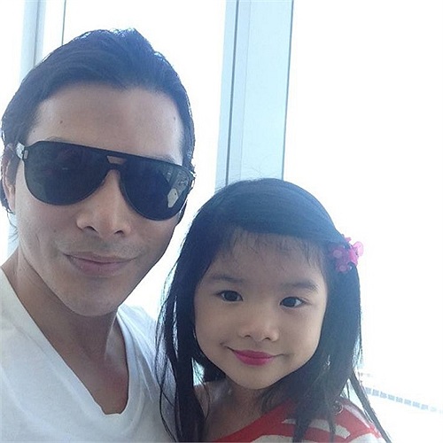 Lúc nào Trần Bảo Sơn cũng chia sẻ những hình ảnh hết sức dễ thương của cô công chúa bé nhỏ.