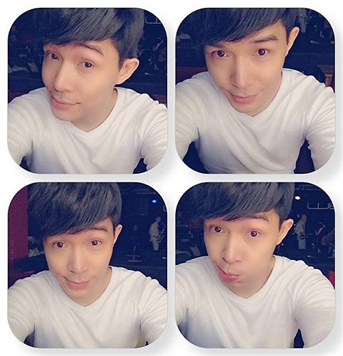 Nathan Lee cũng thường xuyên 'tự sướng' kiểu này.