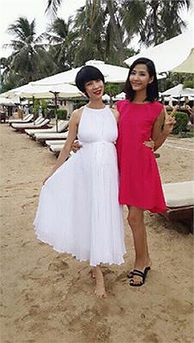 Xuân Lan đi dạo biển cùng Hoàng Thùy.