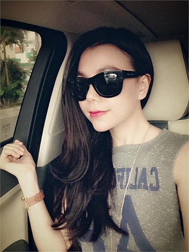 Người đẹp lúc nào cũng xinh đẹp và rạng rỡ.