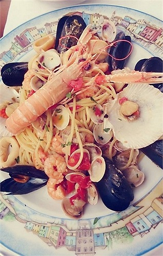 Vợ chồng tỷ phú Thu Minh cùng người bạn thân thiết Nathan Lee vẫn đang có những ngày nghỉ dưỡng với cuộc sống xa hoa trên du thuyền hạng sang.