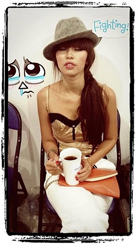 Trưởng thành trong một cái nôi văn học, Hà Anh được đánh giá cao về trình độ học vấn.