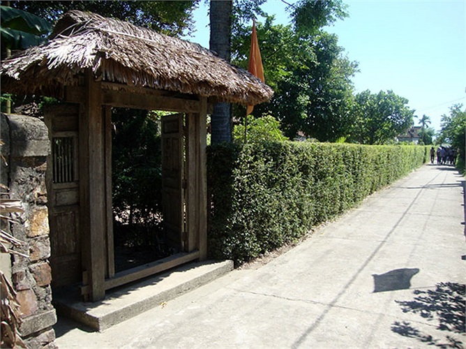 Cổng vào ngôi nhà của ông mang đến cho khách tham quan cảm giác nhẹ nhàng, mộc mạc và gần gũi. 