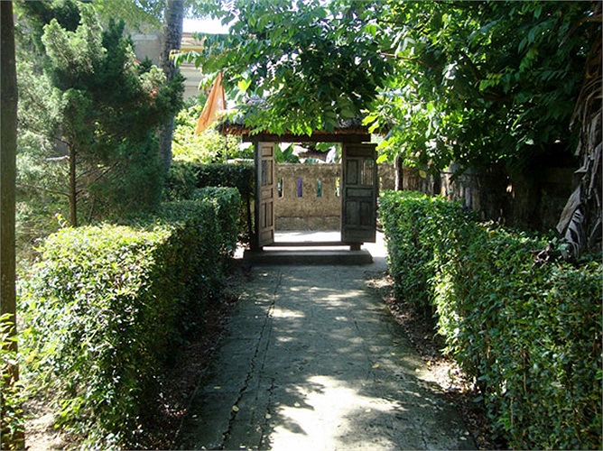 Cổng vào nhìn từ phía trong. 