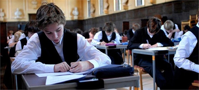 Cơ sở vật chất của trường không thua kém bất cứ nơi nào. Đặc biệt, trường nằm trong danh sách G20 - những ngôi trường chất lượng hàng đầu xứ mù sương.