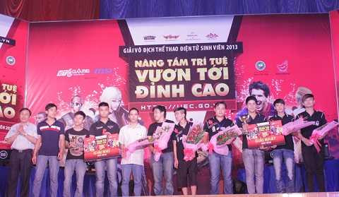 “Ngộp thở” cảm xúc đêm Gala trao giải eSports sinh viên