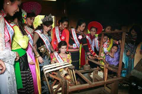 hoa hậu các dân tộc 2013