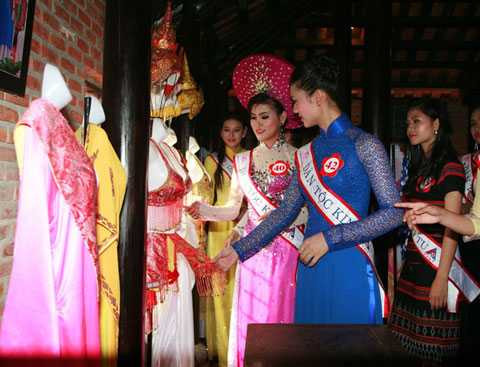 hoa hậu các dân tộc 2013