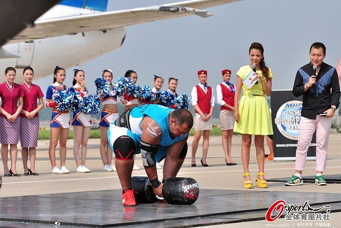 Trong khi phần thi nhấc tạ được xem là dễ dàng nhất. (Tiểu Hàn)