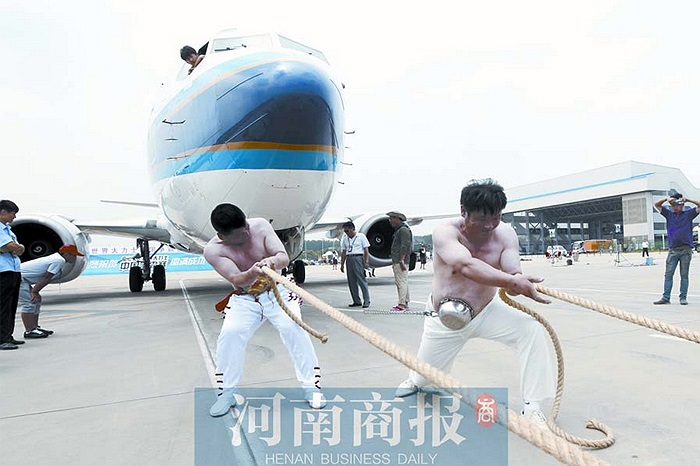 Hai Hercules của nước chủ nhà có phần đuối thế ở cuộc thi này.