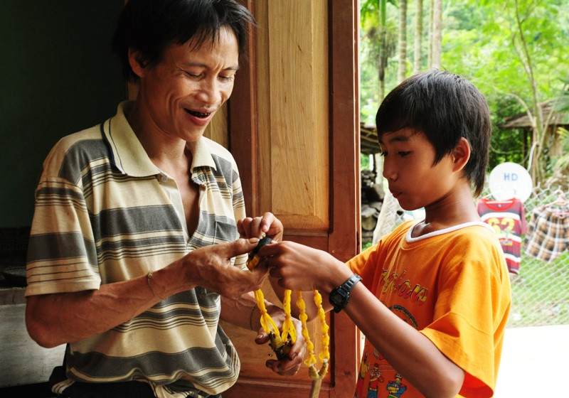 Anh Lang dần thích nghi với cuộc sống cộng đồng
