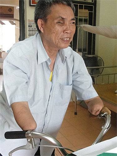 Nếu nhớ nhà, vài tháng tôi lại về một lần. Trước đây, tôi còn tự đi xe đạp 80 km từ trung tâm về Thái Bình. 