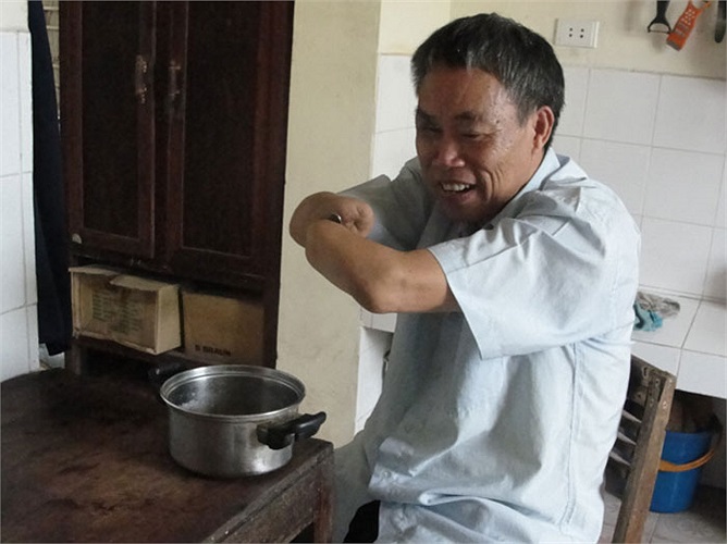 Lúc đầu, khi mới tỉnh dậy, tôi cũng buồn lắm nhưng sau tôi nghĩ mình phải lạc quan lên để tiếp tục sống.