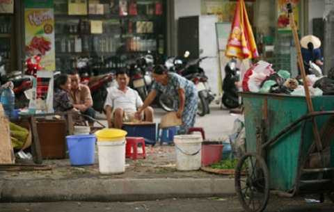 Nguy cơ “dính”… “vi khuẩn ăn thịt người” từ quán vỉa hè