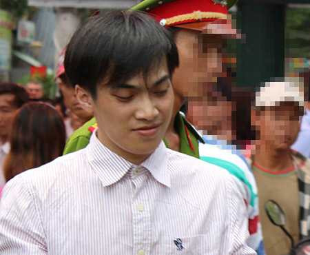 sát thủ máu lạnh nhởn nhơ cười