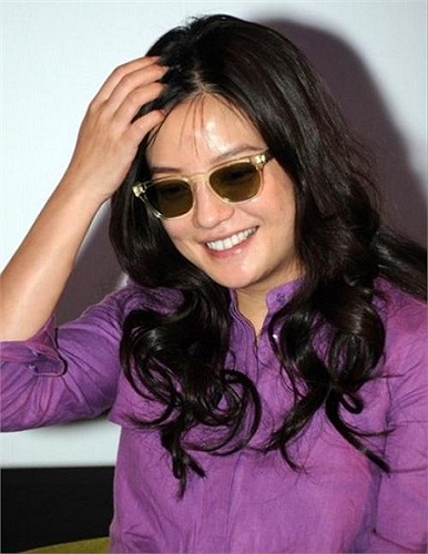 Thay vào đó là bà mẹ một con béo ú, sồ sề.