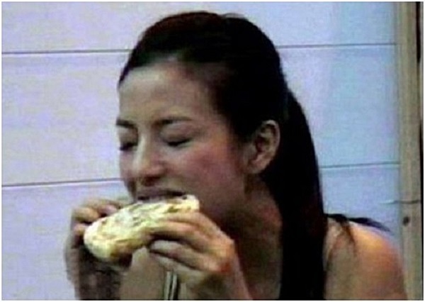 'Én nhỏ' còn tỏ ra khá vô tư mỗi khi ăn uống.