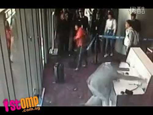 nhan vien san bay 04