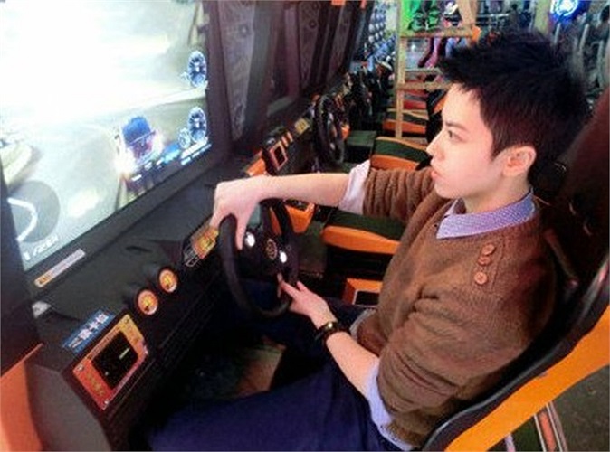 Đặc biệt cô cũng có sở thích chơi game 