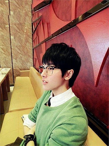 Hình Nhã Thần giống một thư sinh nho nhã