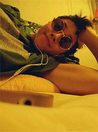 Hình Nhã Thần khoe ảnh xì tin