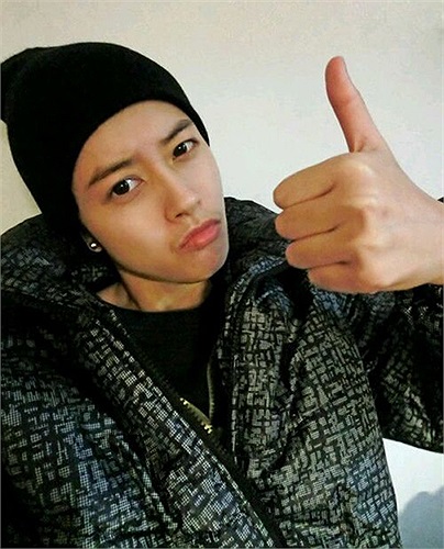 Hình Nhã Thần thích để tóc ngắn, thích mặc trang phục nam giới và có tính cách cá tính