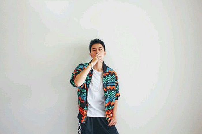 Hình Nhã Thần thích mặc trang phục nam giới