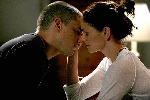 Mối tình đẹp của chàng Michael Scofield và Sara Tancredi mãi chỉ là chuyện tình dang dở. Trong phim, Michael phải hi sinh để Sara có thể sống tiếp cùng giọt máu chung của hai người