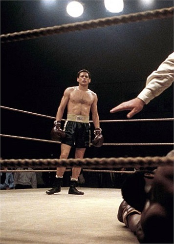 Bởi vẻ mạnh mẽ, nam tính và cái nhìn 'chết người' của anh thực sự làm khuynh đảo thế giới suốt nửa thập kỷ nay