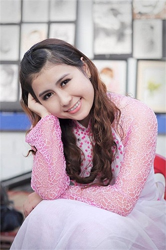 Kim Thuy sinh n?m 1992, sinh ra v? l?n l?n tr?n m?nh ??t mi?n T?y - Ti?n Giang. 