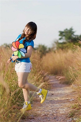 Kim Thuy t?ng tham gia cu?c thi N? sinh thanh l?ch khi c?n h?c THPT v? gi?nh gi?i N? sinh c? g??ng m?t kh? ?i nh?t. 