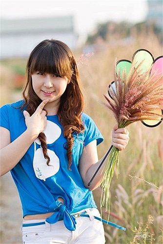 C? n? sinh mi?n T?y nh?n ???c r?t nhi?u l?i m?i ch?p ?nh cho c?c shop th?i trang n?i ti?ng t?i TP.HCM.