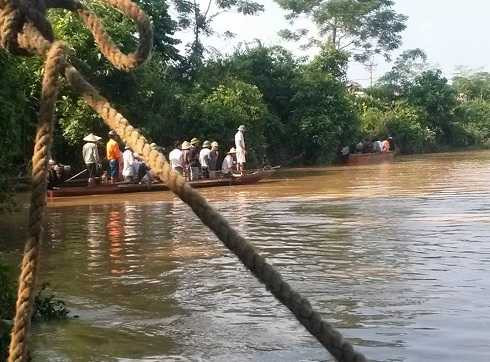 đập Khe Ang, thợ lặn chuyên nghiệp, tìm kiếm, Innova mất tích