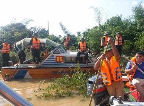 đập Khe Ang, thợ lặn chuyên nghiệp, tìm kiếm, Innova mất tích