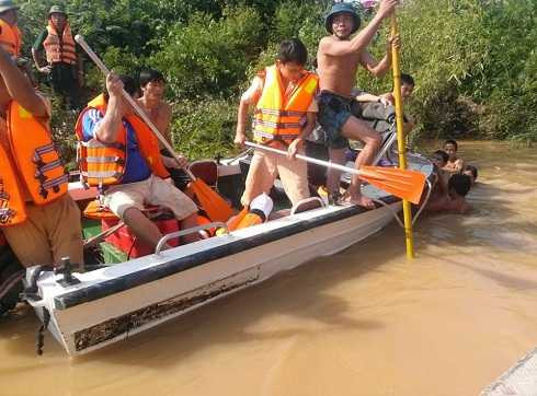 đập Khe Ang, thợ lặn chuyên nghiệp, tìm kiếm, Innova mất tích