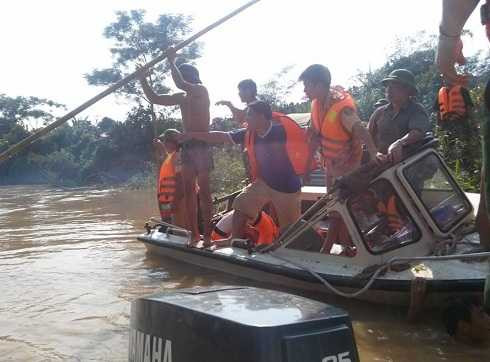 đập Khe Ang, thợ lặn chuyên nghiệp, tìm kiếm, Innova mất tích