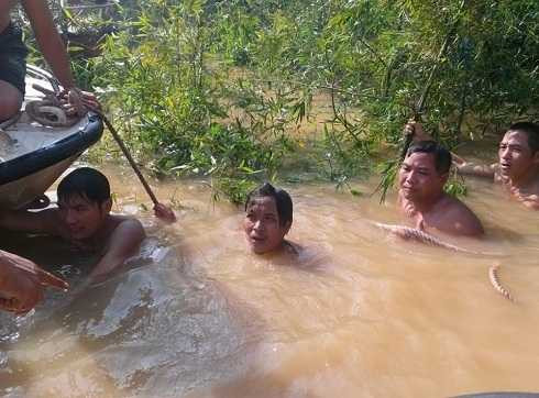 đập Khe Ang, thợ lặn chuyên nghiệp, tìm kiếm, Innova mất tích