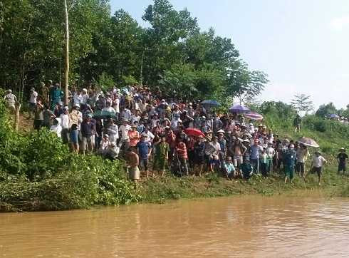 đập Khe Ang, thợ lặn chuyên nghiệp, tìm kiếm, Innova mất tích