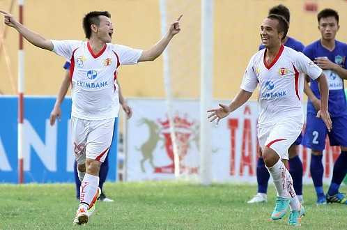 văn quyến và những giây phút ăn mừng hiếm hoi