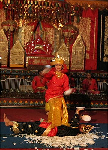 Nhiều nhà nghiên cứu văn hóa lịch sử Việt Nam và Indonesia cùng cho rằng tộc người Minangkabau thuộc cao nguyên Minangkabau, tỉnh Tây Sumatra, Indonsesia, là có nguồn gốc từ người Việt.