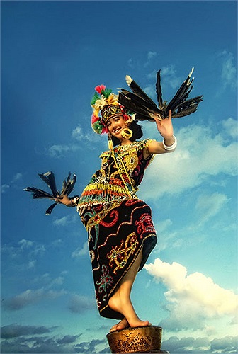 Người phụ nữ trong gia đình mang trọng trách cao và có quyền quyết định mọi việc lớn.