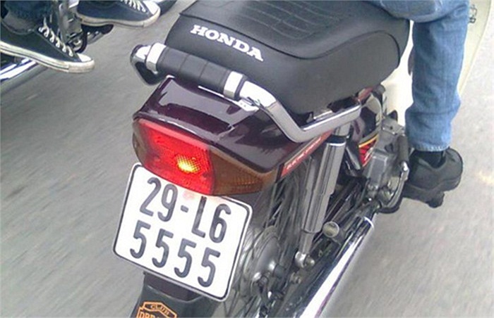Honda Dream II biển tứ quý 5.