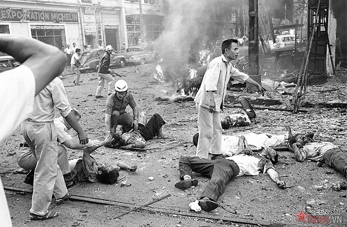 Một vụ nổ bên ngoài Đại sứ quán Mỹ tại Sài Gòn ngày 30/3/1965 đã khiến ít nhất hai nhân viên Mỹ cùng một số viên chức người Việt trong chế độ ngụy quyền thiệt mạng