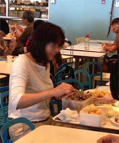 7. Gói lại các thức ăn thừa từ bữa ăn của bạn. Tất cả có thể dùng lại cho bữa ăn sau đó.